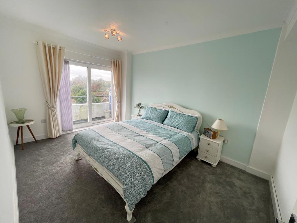 Lot: 123 - WELL PRESENTED FLAT WITH BALCONY AND SEA VIEWS - Bedroom with access to balcony